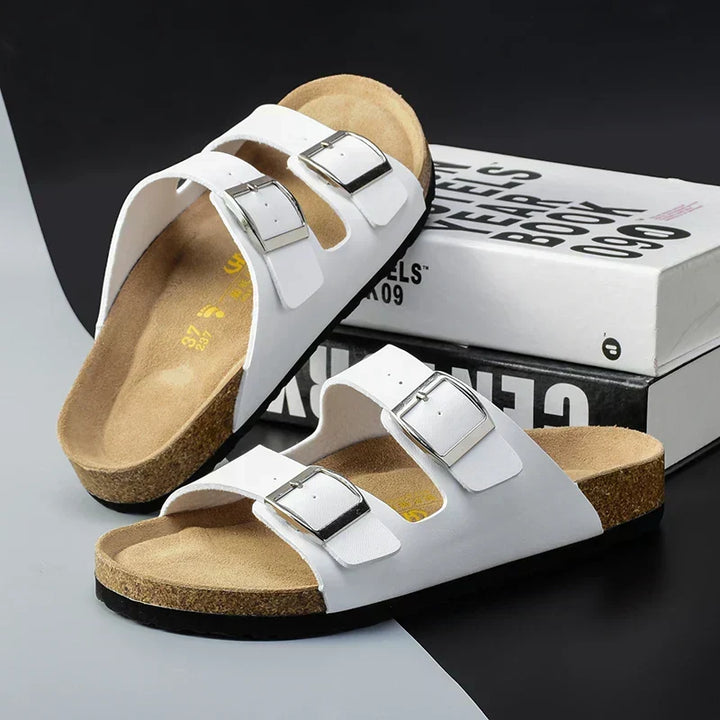 Casual men's beach sandals with non-slip sole & adjustable straps, offering comfort for summer outdoor adventures.