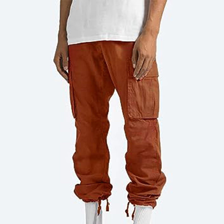Comfortable men's versatile cargo trousers, suitable for any casual occasion.