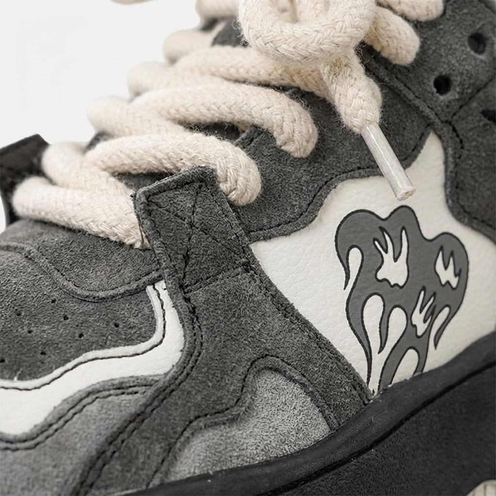 Retro fashion men's gray sneakers, skate style, ideal for casual outfits
