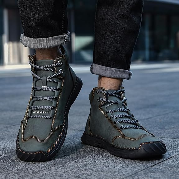 Packaging of Renvar men's waterproof orthopedic boots, highlighted arch support and non-slip features