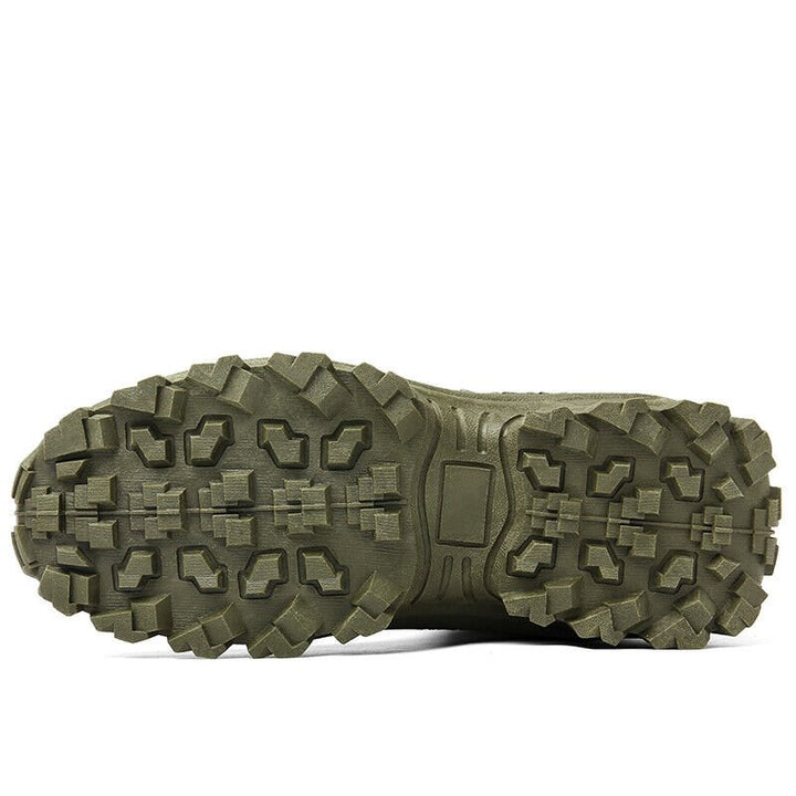 Heavy-Duty Work Boots: Men's waterproof tactical boots, anti-puncture sole, non-slip grip for construction & industry.