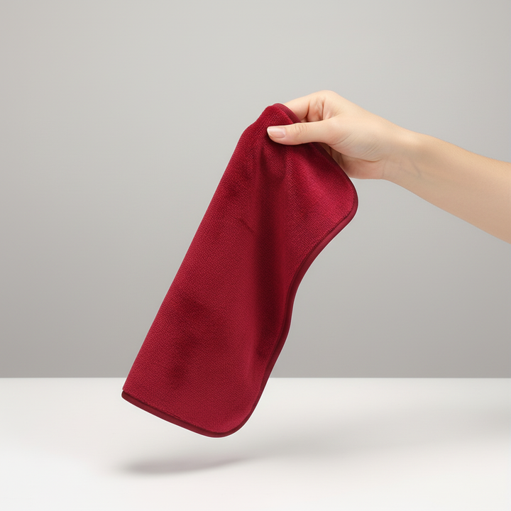 Highly absorbent lint-free microfiber cleaning cloth for versatile household use.