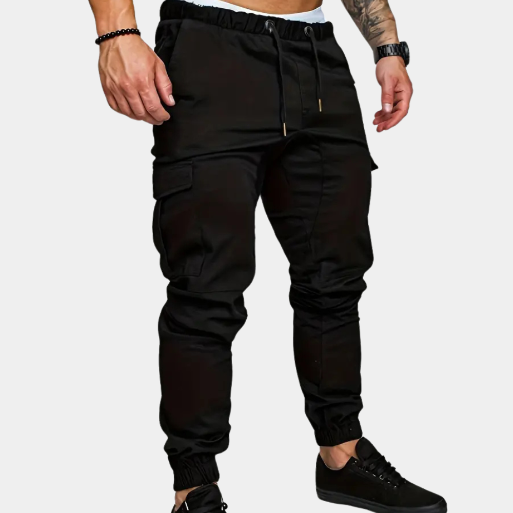 Modern men's cargo pants in a stylish fit, perfect for casual everyday wear.