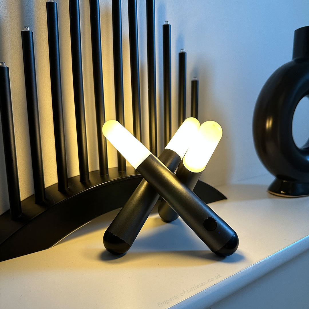 Contemporary Trivela three-head table lamp, adjustable and LED, offering portable and decorative lighting