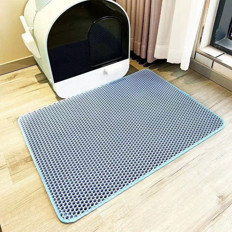 Stylish grey double-layer cat litter mat, keeping your home clean and your cat's paws free of litter. Pet cleaning essential.