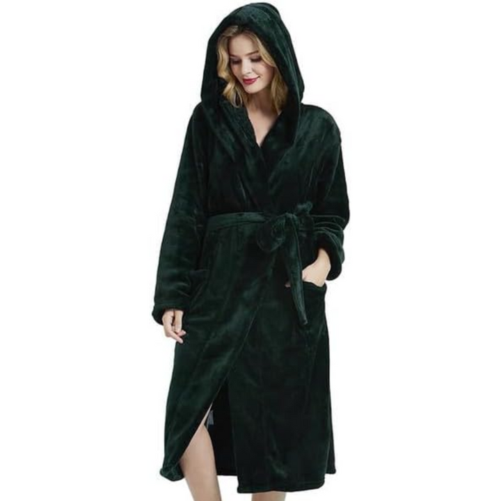 Comfortable women's hooded bathrobe in a light blue fleece, perfect for relaxation and warmth.