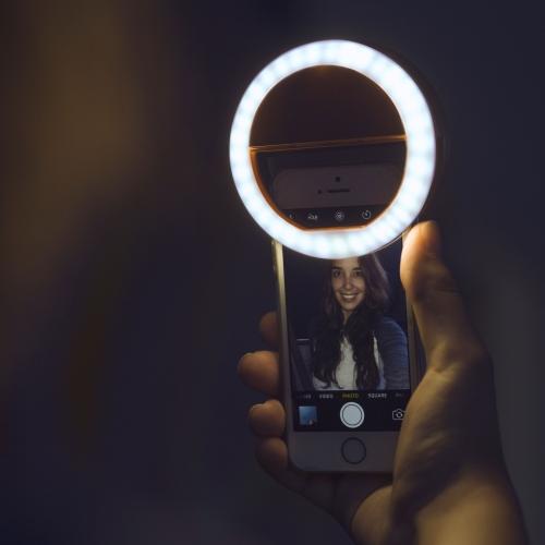 Clip-on phone selfie light, portable and compact, provides professional lighting for video conferencing and vlogging