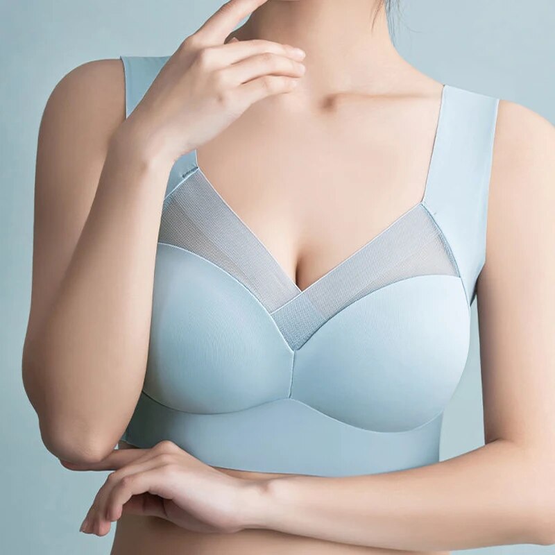 Seamless wirefree bra with push-up function, designed for maximum comfort and support