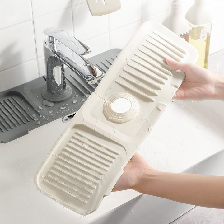Self-draining silicone mat for kitchen countertops, ideal for dish drying & organization.
