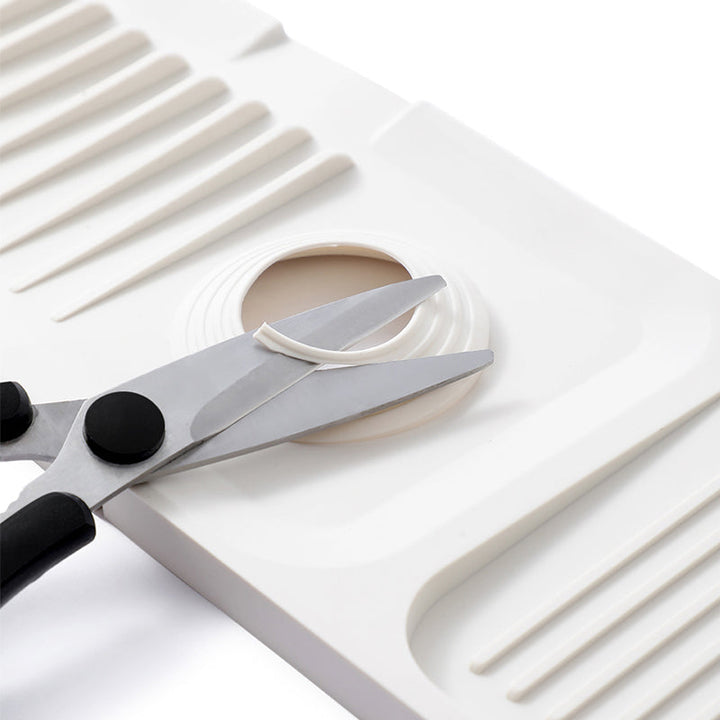 Home organization: Self-draining silicone mat, perfect for kitchen or bathroom countertop drying.