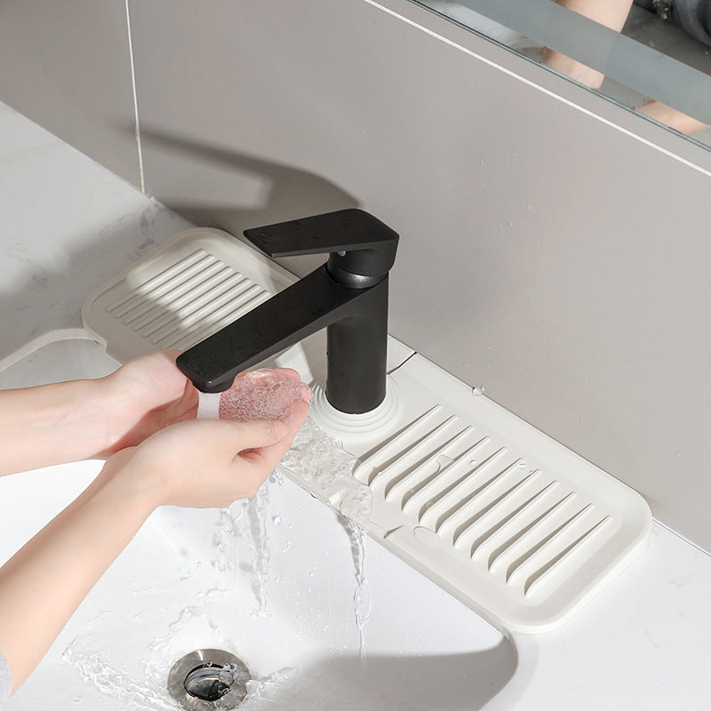 Kitchen self-draining silicone mat for quick dish drying & countertop protection.