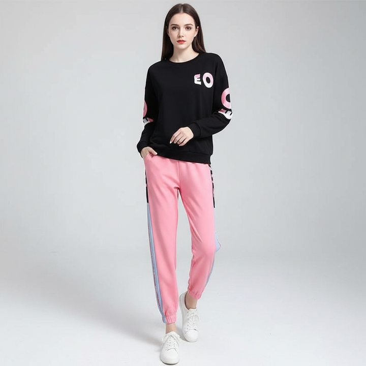 Stylish women's athleisure tracksuit, perfect for sports or leisure activities