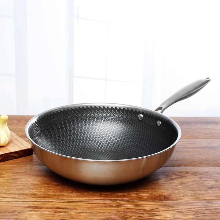 SteelChef non-stick frying pan with easy-clean surface, ideal for effortless healthy cooking.