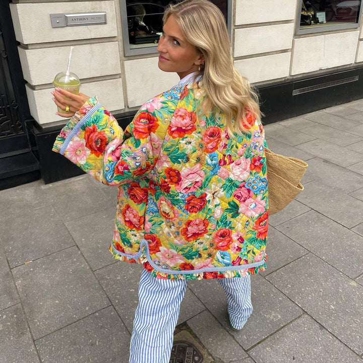 Effortless chic women's printed blazer. Stylish and lightweight, suitable for both office wear and casual outfits.