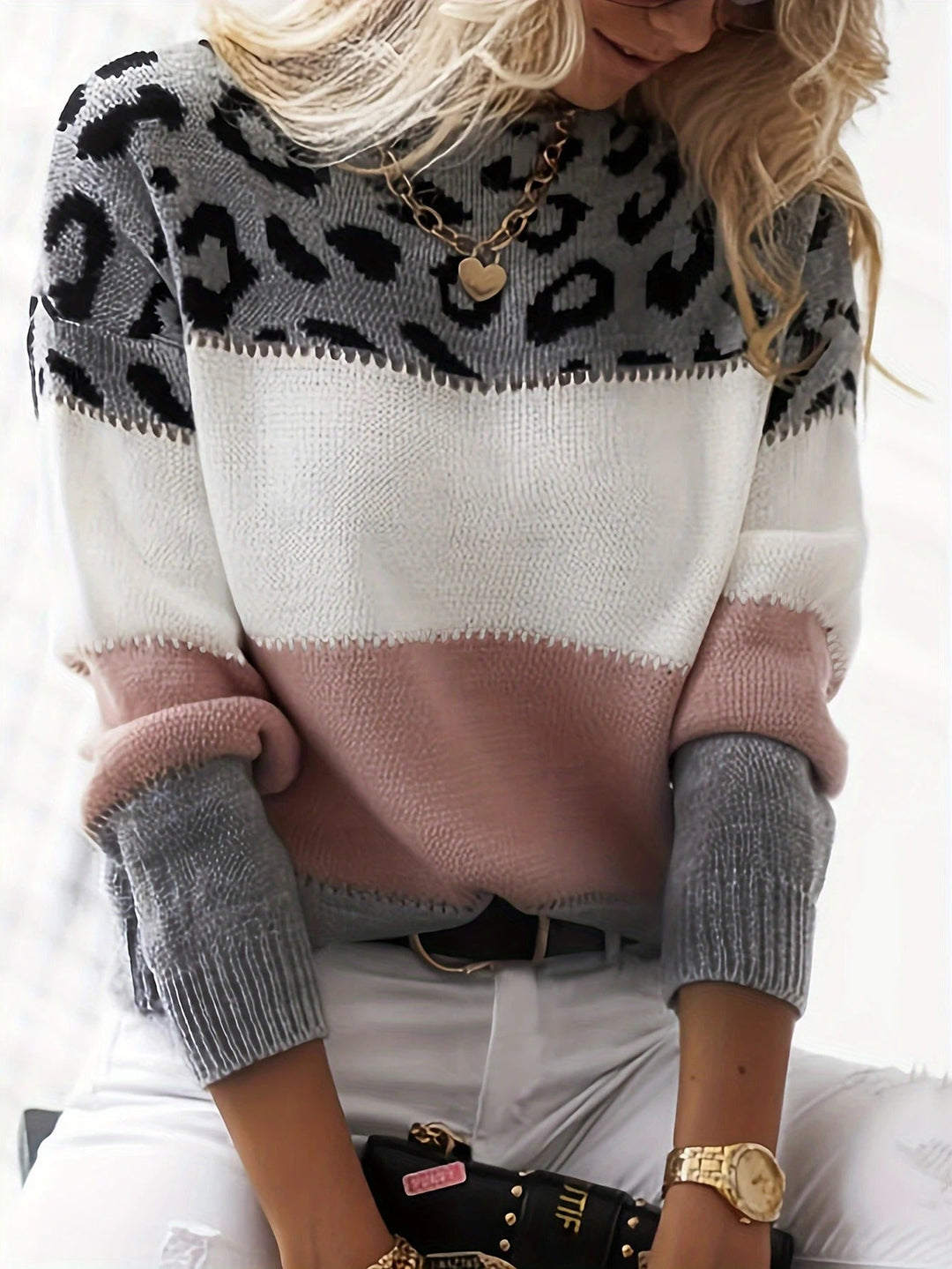 Stylish women's leopard print sweater, a cozy jumper for autumn & winter fashion. Loose fit animal print top.
