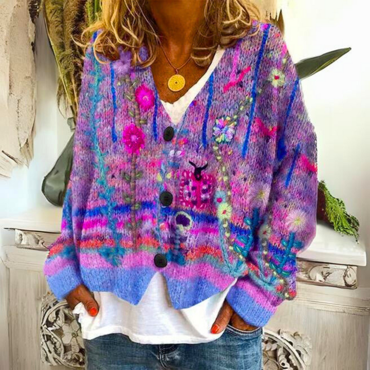 Stylish women's oversized graphic print cardigan, perfect for cozy fall & winter casual wear.