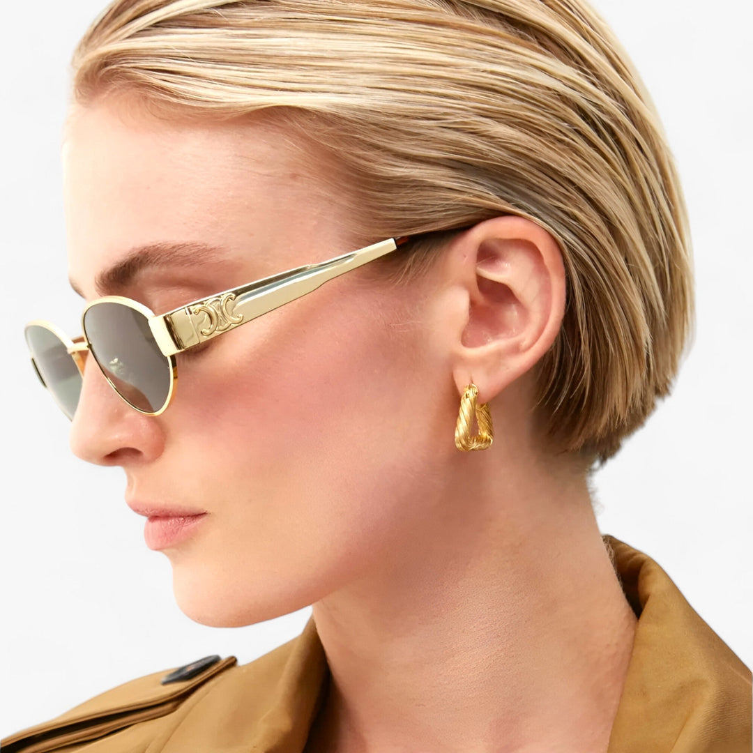 Stylish women's polarized sunglasses with 100% UV protection & elegant gold frames, perfect for summer fashion.
