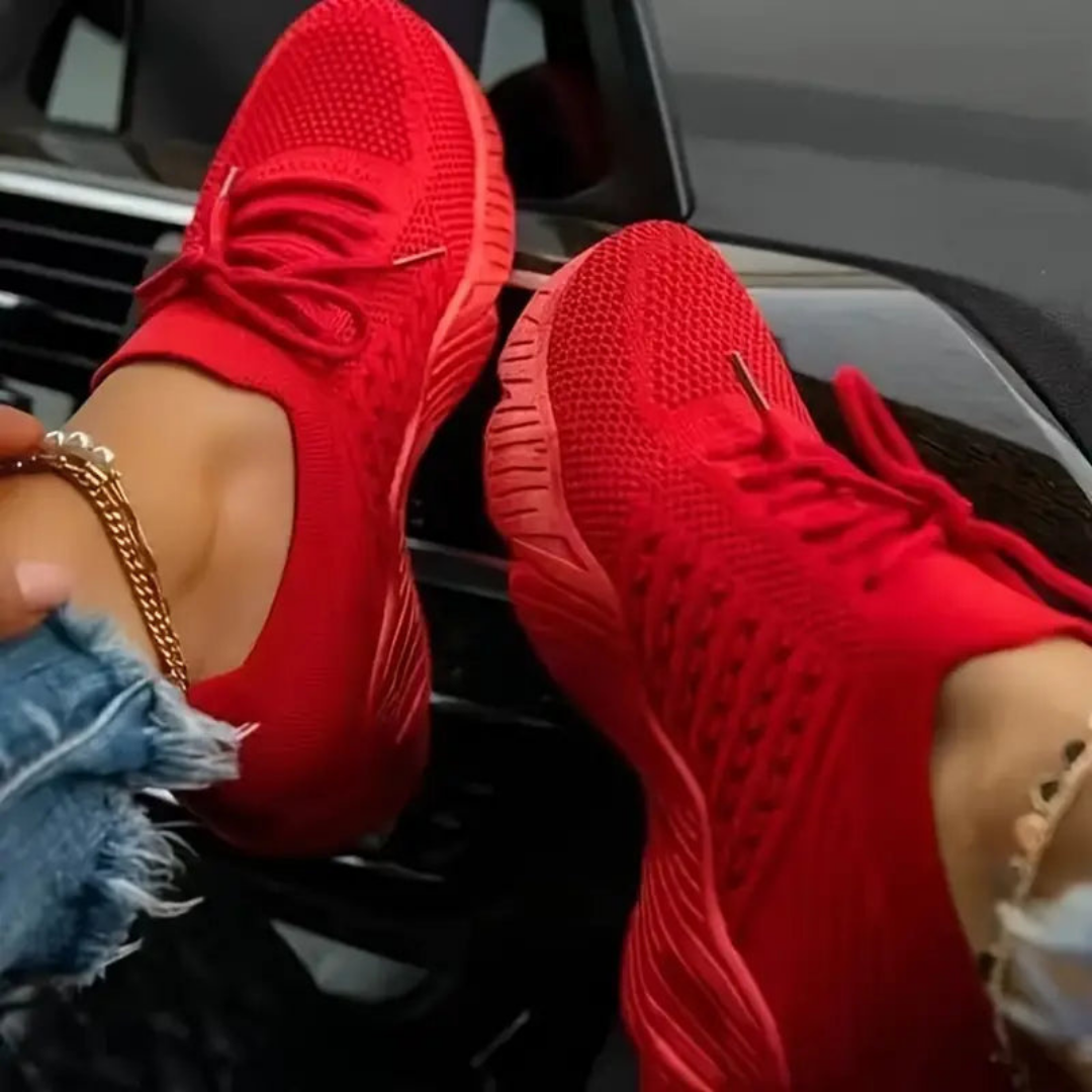 Comfortable women's lace-up chunky sneakers. Breathable for all-day wear, ideal for active and trendy summer style.