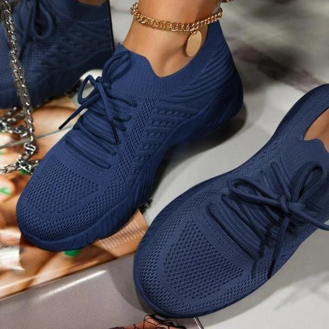 Versatile women's chunky sneakers. Breathable lace-up design for stylish comfort and effortless summer fashion.