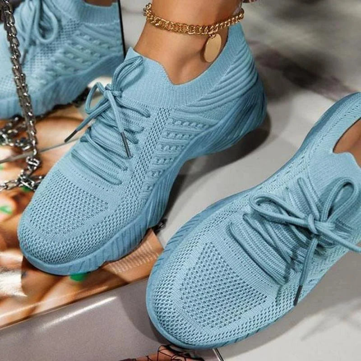 Saphira women's breathable chunky sneakers. Stylish lace-up design for ultimate summer comfort and trendy footwear.