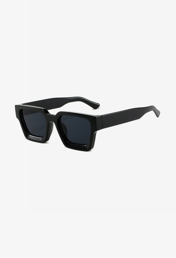Stylish women's sunglasses with 100% UV protection, perfect for summer fashion & outdoor activities.