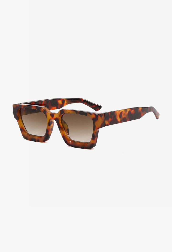 Lightweight women's sunglasses, ultimate UV protection & stylish design for sunny summer days.