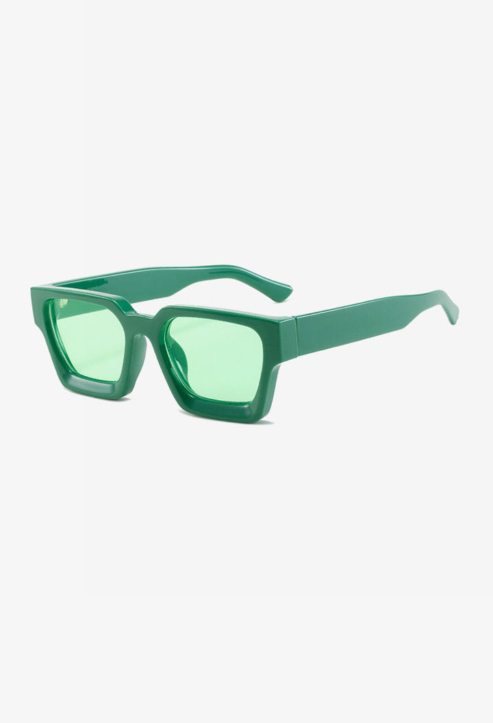 Chic women's summer sunglasses, ensuring 100% UV protection and a fashionable look outdoors.