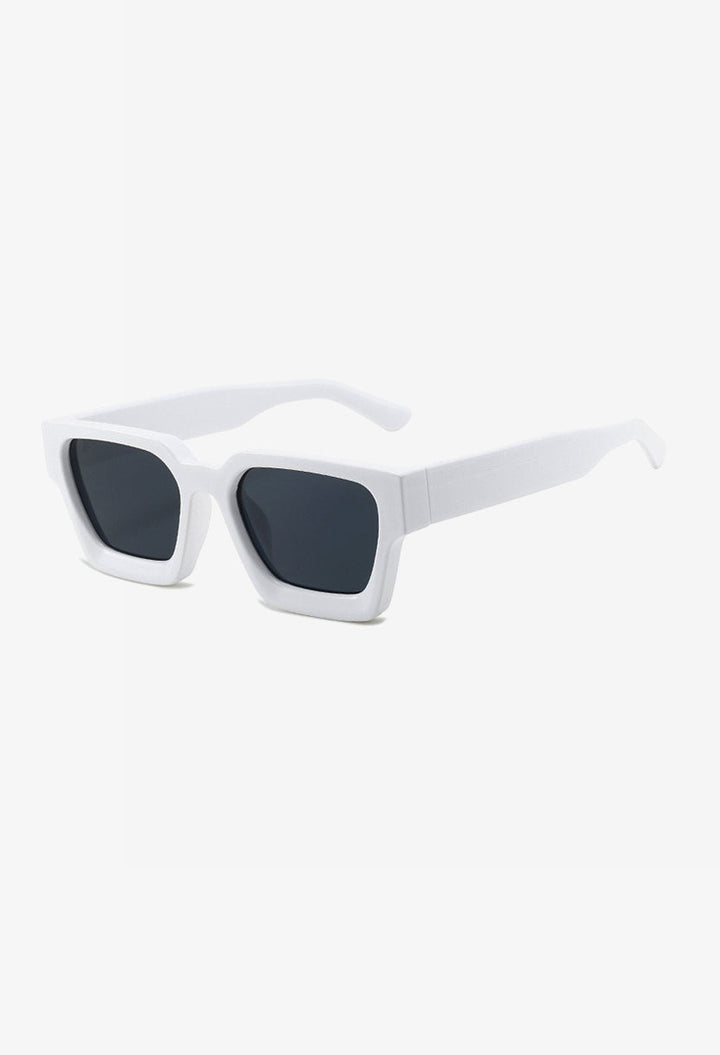 Elegant women's UV protection sunglasses, lightweight & anti-glare, a must-have summer accessory.