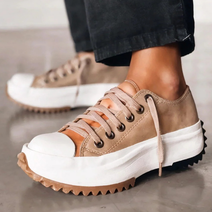 Fashionable women's Nova platform sneakers, perfect for casual style, elevated comfort & trendy look.