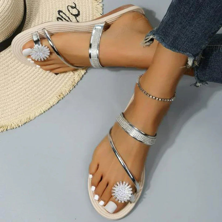 Versatile women's summer sandals, ideal for casual or elegant wear, adorned with a unique snowflake.
