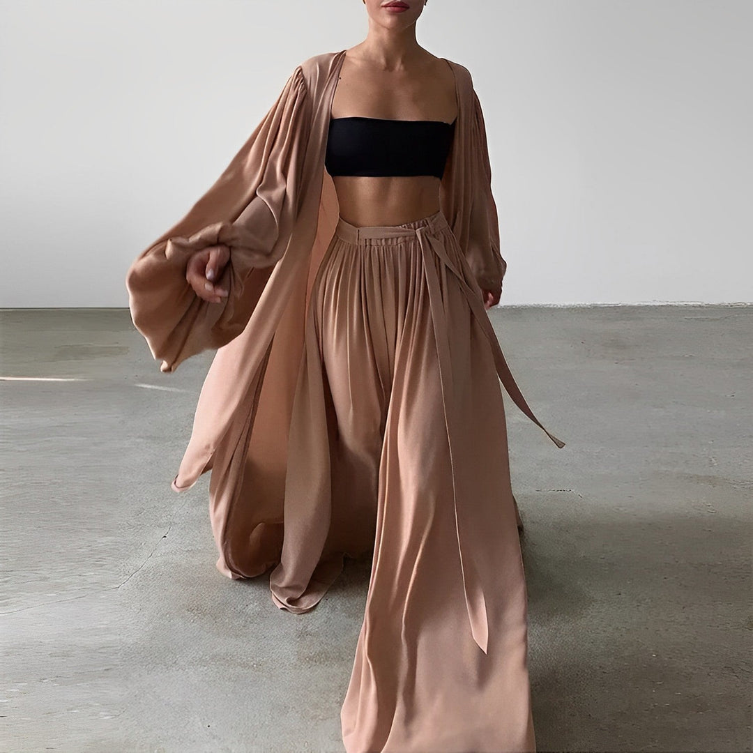 Fashionable women's two-piece summer set, featuring a stylish top & trousers. Great for vacation, loungewear, or everyday style.