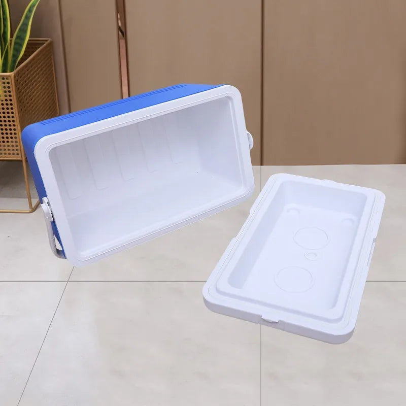 Durable 30L insulated cooler box, keeping drinks chilled and food fresh for outdoor use