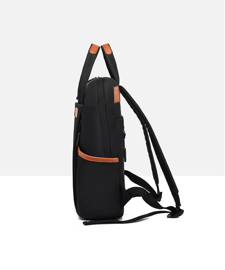Detail of the anti-theft mechanism on the main compartment of the water-resistant travel bag.