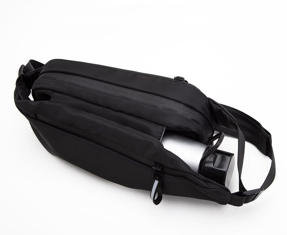 Hands-free multi-pocket fanny pack in black, perfect for sport, travel, and outdoor activities