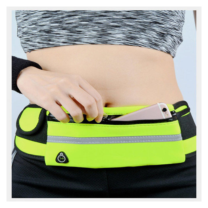 Side view of model wearing the black water-resistant running belt, demonstrating comfort.