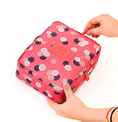 Waterproof compact makeup case, ideal for travel, keeping beauty essentials dry and organized.