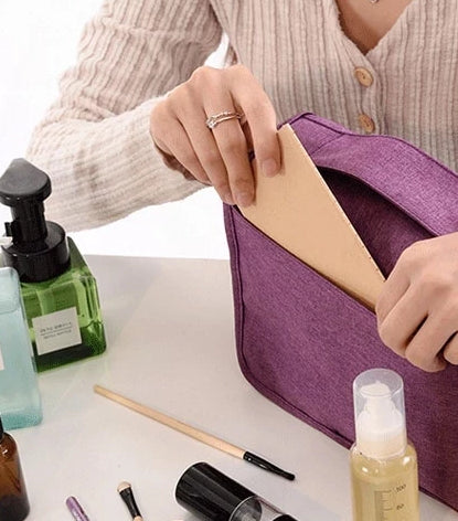 Hanging bathroom bag, waterproof, portable, keeps travel hygiene items neat & accessible.
