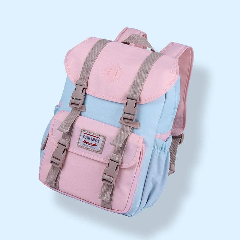 Lightweight travel backpack for men and women, features various pockets, 20-35L capacity