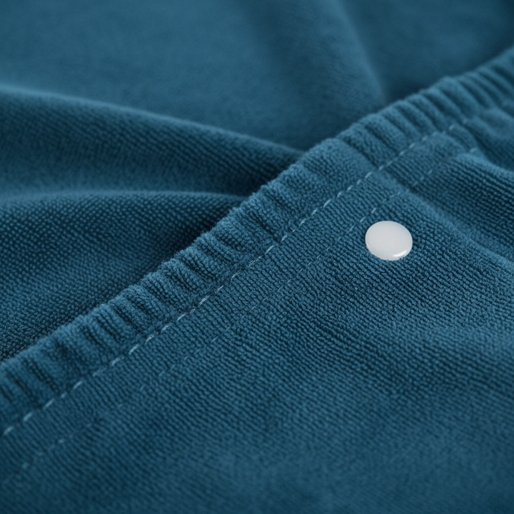 High-quality blue microfiber bath wrap, quick dry and adjustable, ideal for unisex spa use