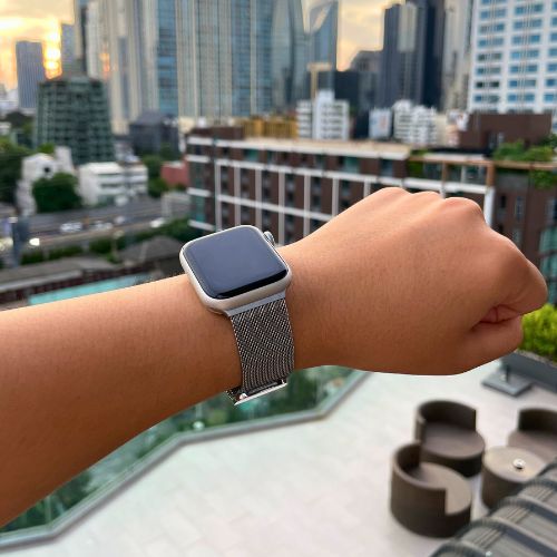 Adjustable Milanese Loop smartwatch band, stainless steel, unisex, sleek, durable, magnetic closure.
