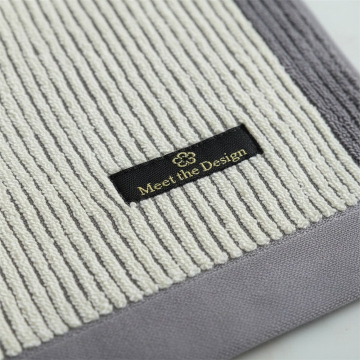 Eco-friendly organic cotton bath towel for comfortable and absorbent bathroom textile use