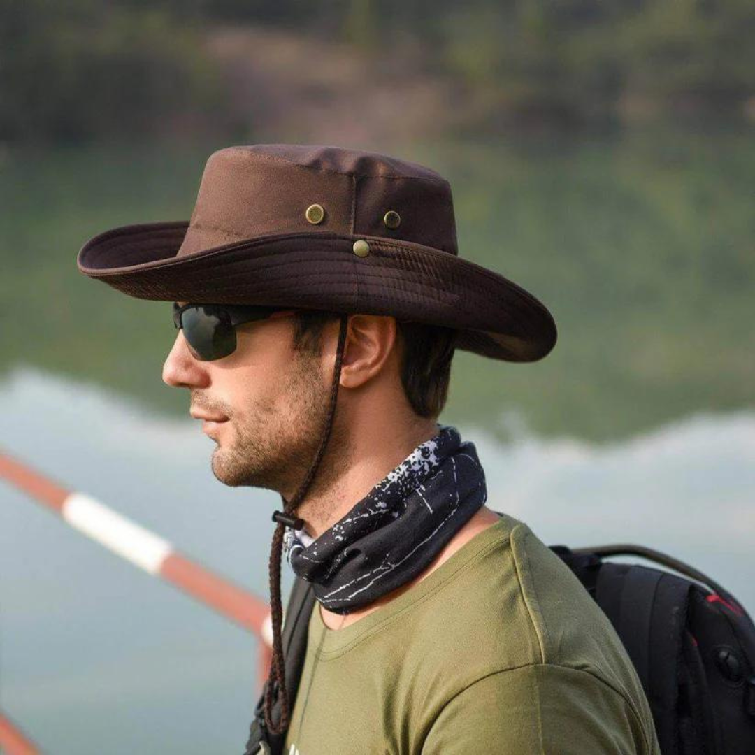 Foldable water-repellent sun hat, perfect for hiking, fishing, and outdoor activities.