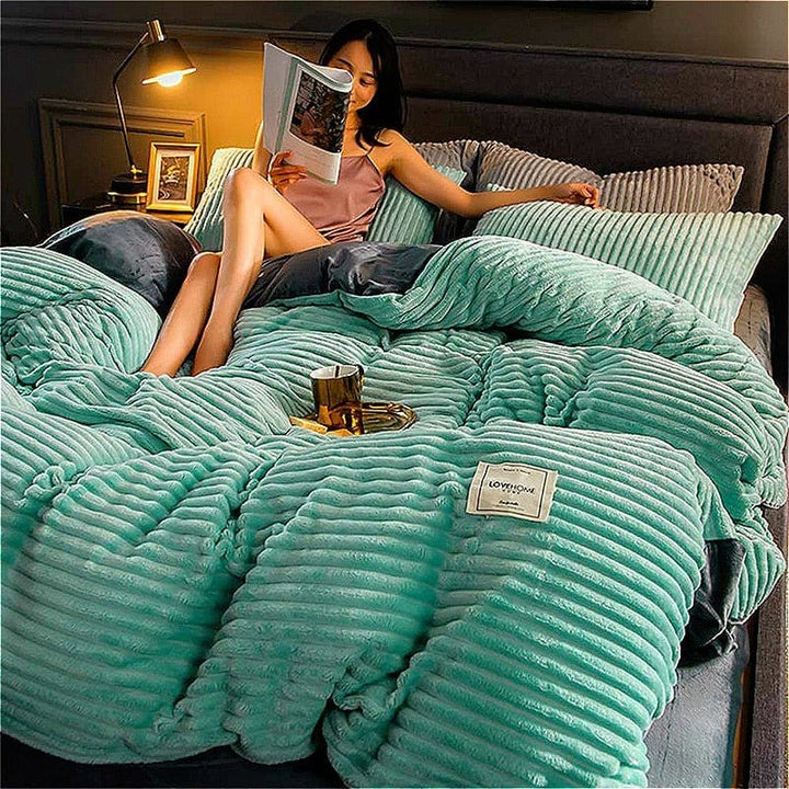 Unisex ultra-soft winter fleece duvet, warm & cozy microfiber blanket for cold nights.