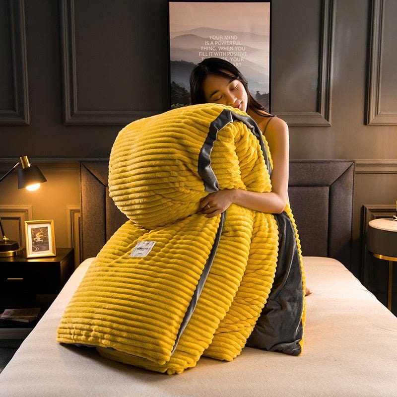 Luxurious microfiber fleece duvet, a warm winter blanket designed for ultimate coziness & comfort.