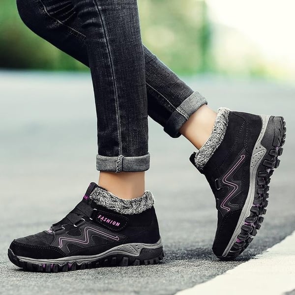 Rugged unisex winter boots, waterproof, warm, non-slip, ideal for heavy snow.