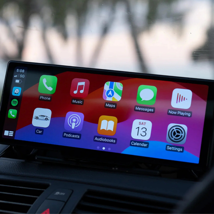 Driving safety: Wireless car screen featuring built-in dashcam & reverse camera for any vehicle.
