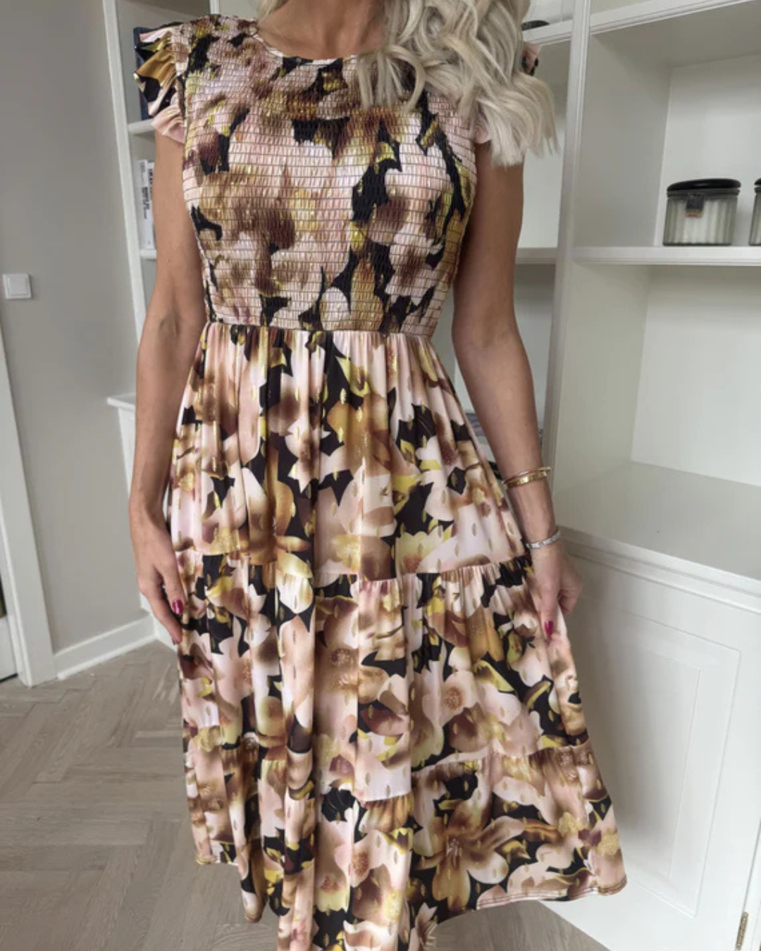 Vestido floral de mujer con patrón fruncido, versátil para cualquier ocasión de verano