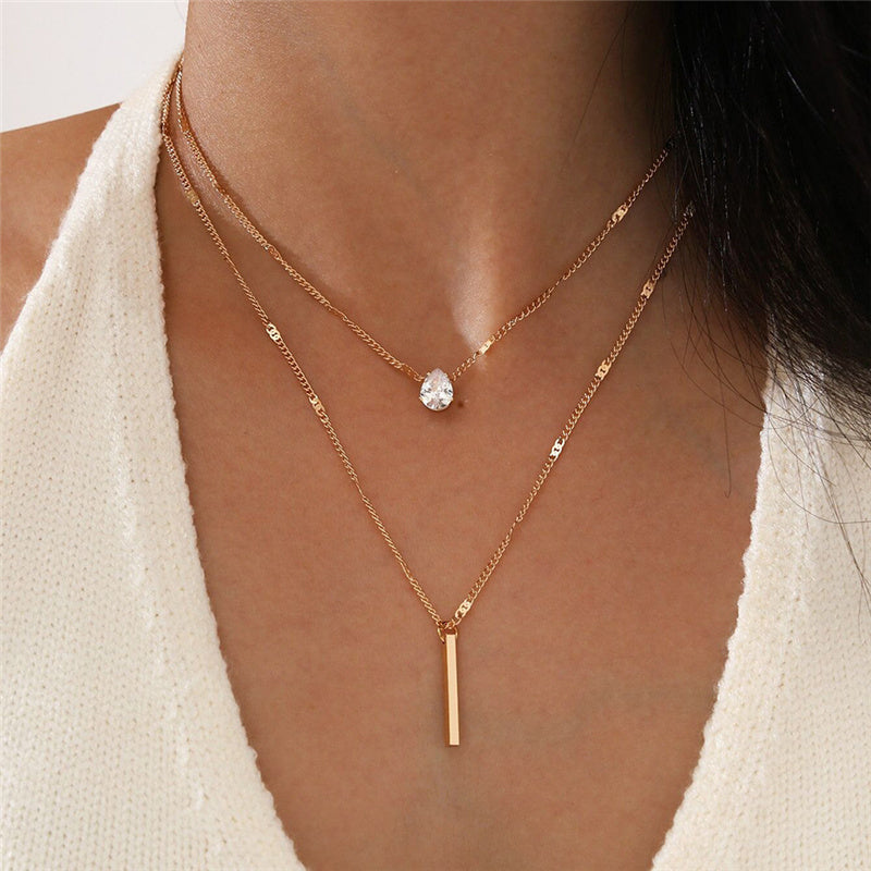 Classic vintage pendant necklace set, perfect for women's elegant fashion & gifts. Gold & silver jewelry.