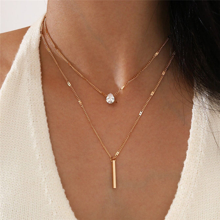 Classic vintage pendant necklace set, perfect for women's elegant fashion & gifts. Gold & silver jewelry.