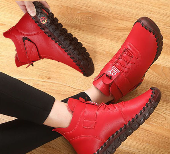 Durable high-top women's winter boots, warm, comfortable, non-slip grip on snow.